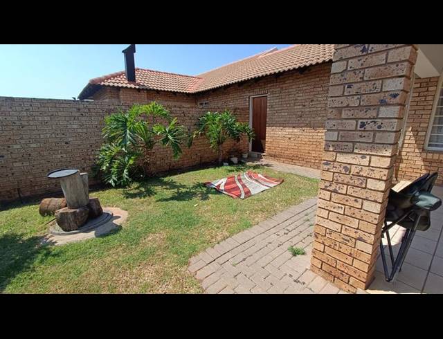 3 BEDROOM TOWNHOUSE FOR SALE IN ANNLIN